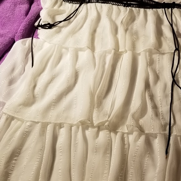 Layered silky top w spaghetti straps - Picture 3 of 7